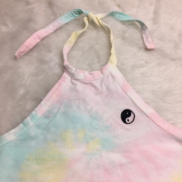 LA hearts tie dye ying yang halter crop top - Picture 2 of 7